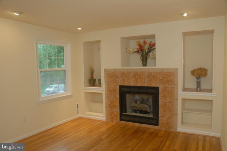 110 Claybrook Drive Silver Spring, MD 20902 - Photo 4 of 15 Family Room