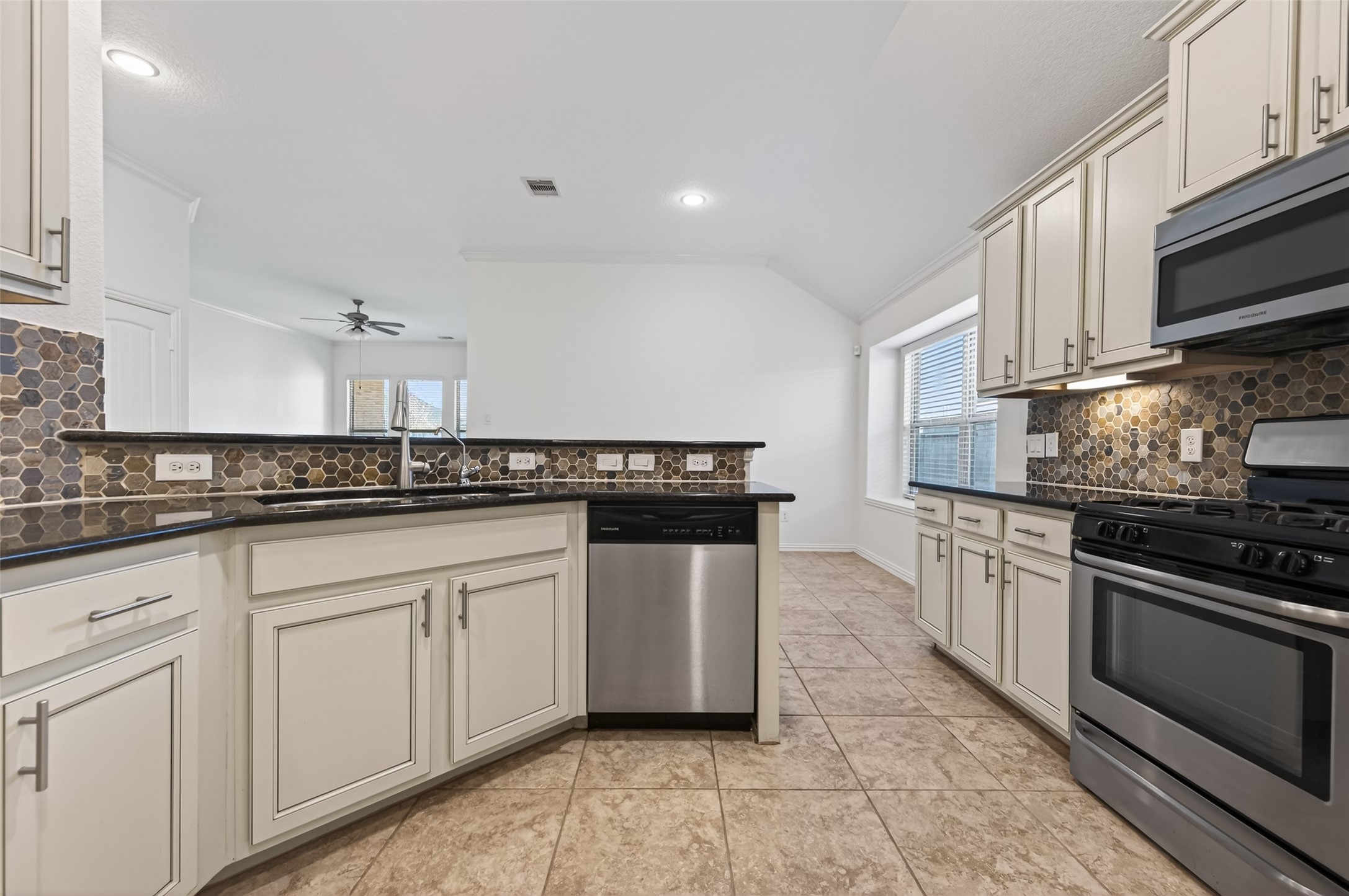 7022 Genesis Cove Court Spring, TX 77379 - Photo 5 of 33