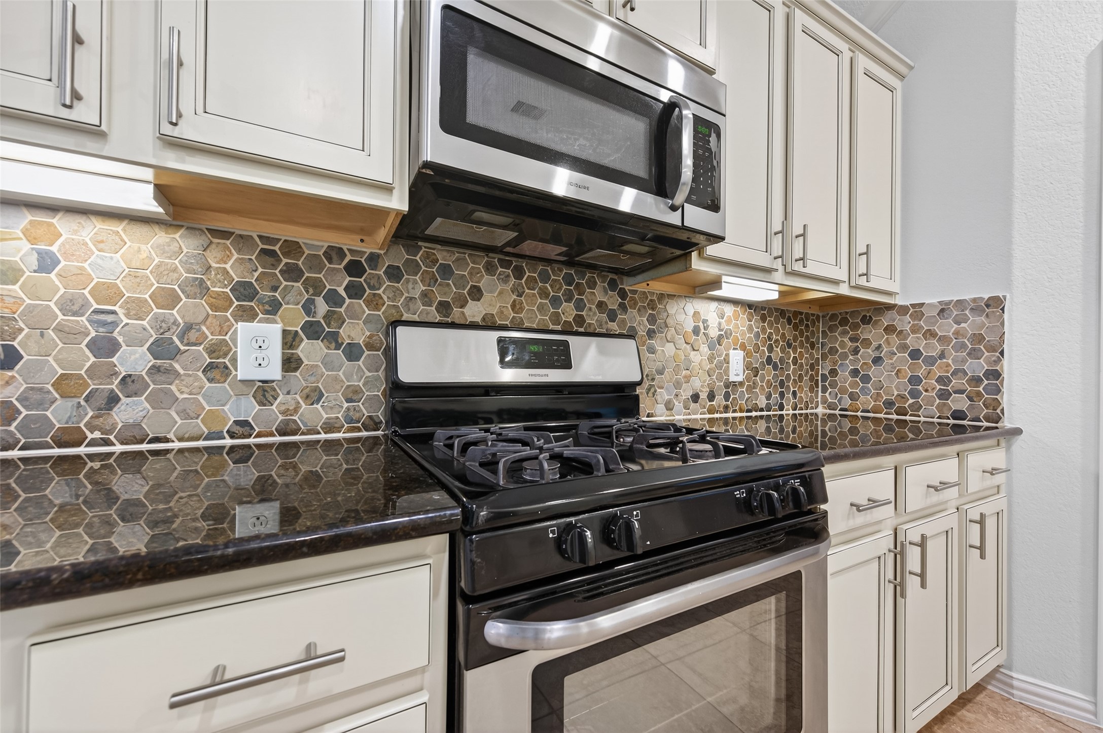 7022 Genesis Cove Court Spring, TX 77379 - Photo 7 of 33