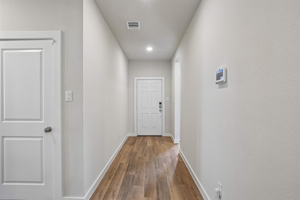 369 Declan Street Springtown, TX 76082 - Photo 4 of 37