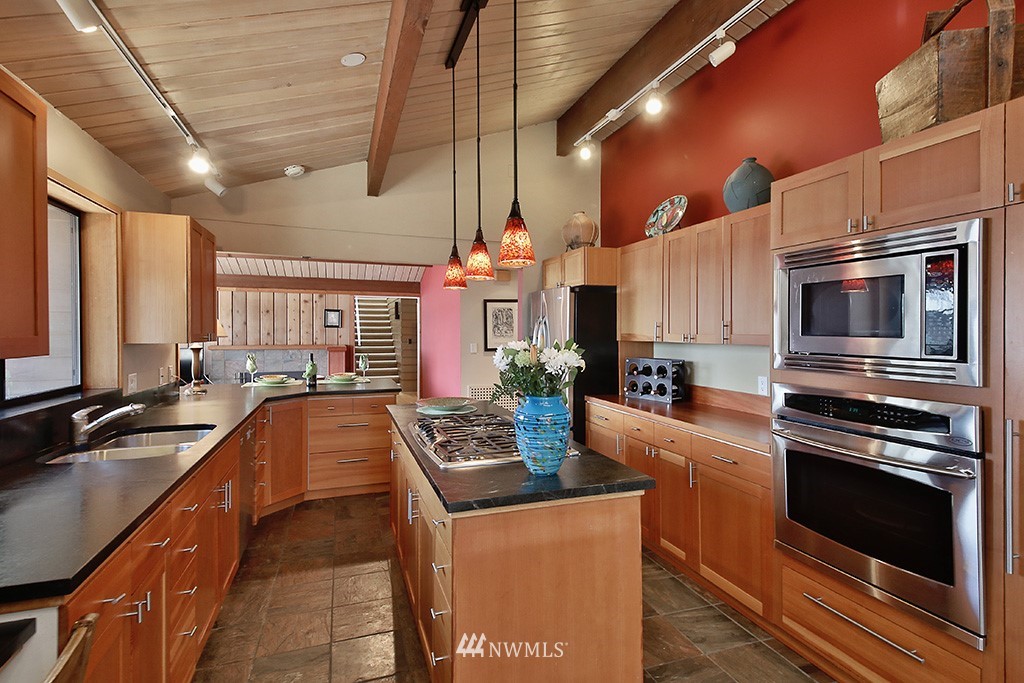 5340 East Harbor Road Freeland, WA 98249 - Photo 8 of 25