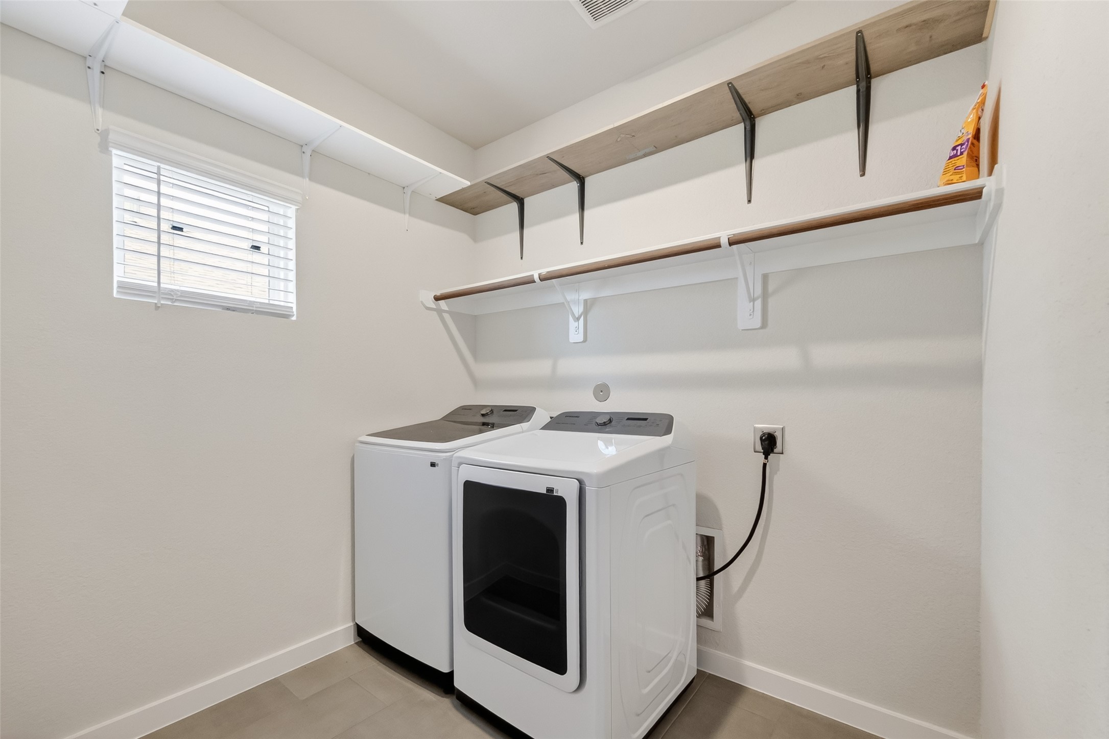 12119 Rushing Rdg Drive Baytown, TX 77523 - Photo 18 of 48 a utility room with dryer and washer
