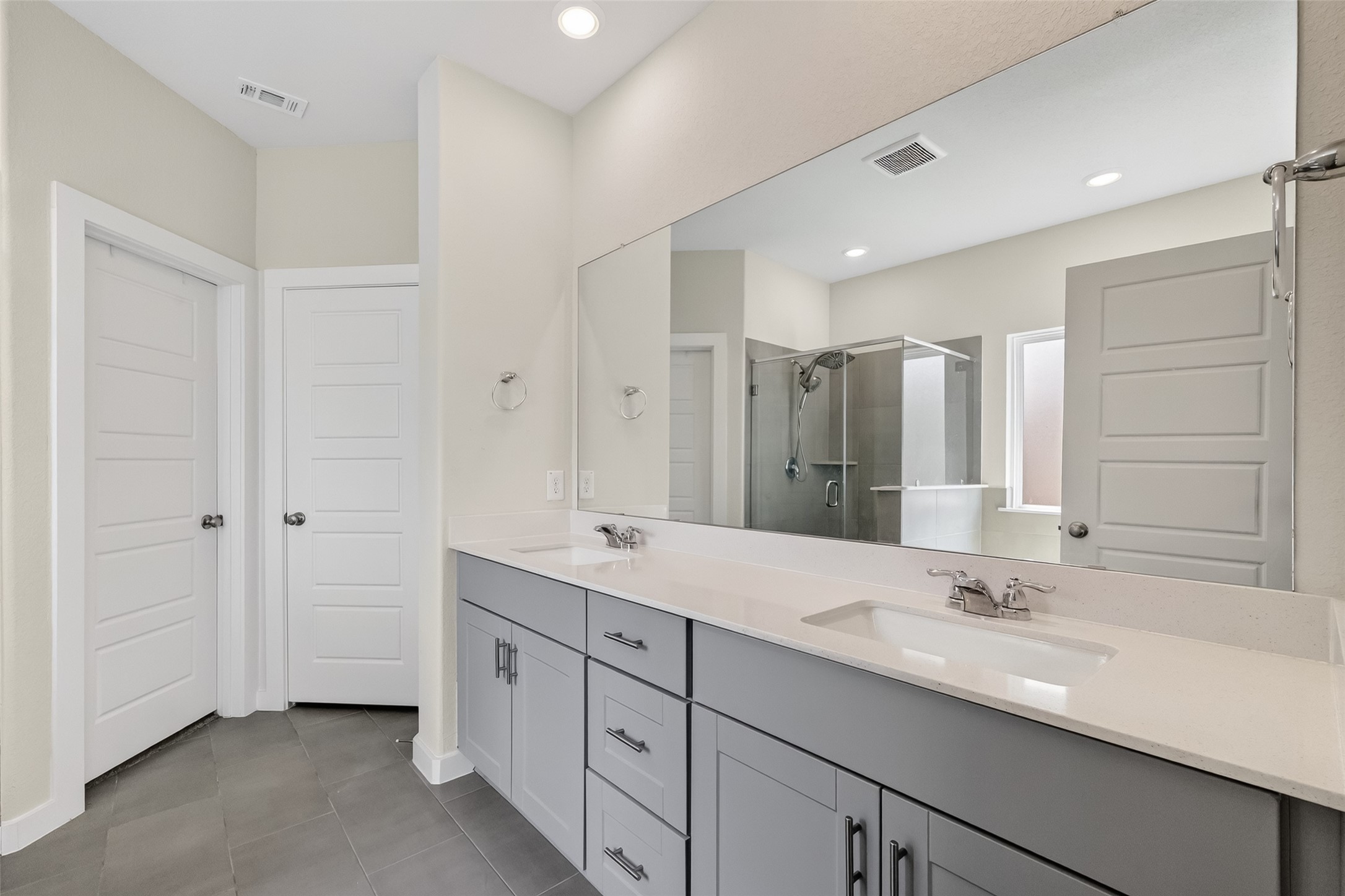 12119 Rushing Rdg Drive Baytown, TX 77523 - Photo 40 of 48 a spacious bathroom with a double vanity sink mirror and double