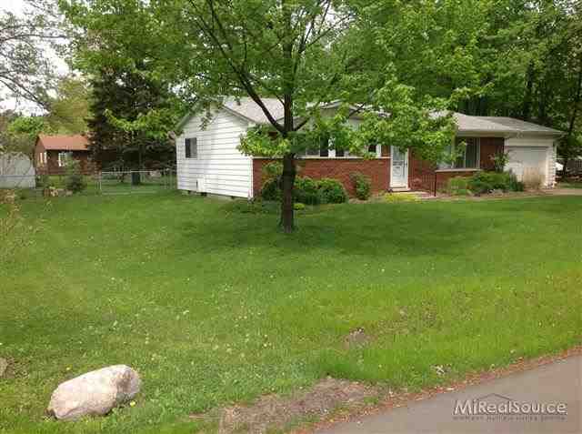 482 Maple Street Algonac, MI 48001 - Photo 2 of 12 31148529-1.JPG