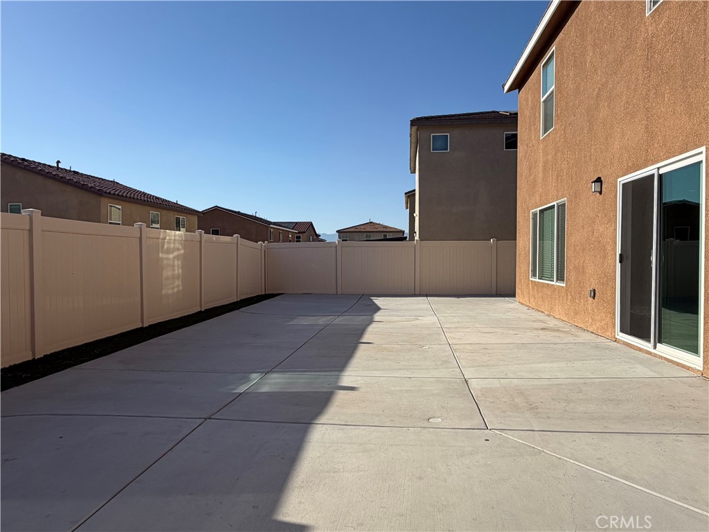 7631 Rubyred Gln Drive Riverside, CA 92507 - Photo 8 of 17 a view of a back yard of the building