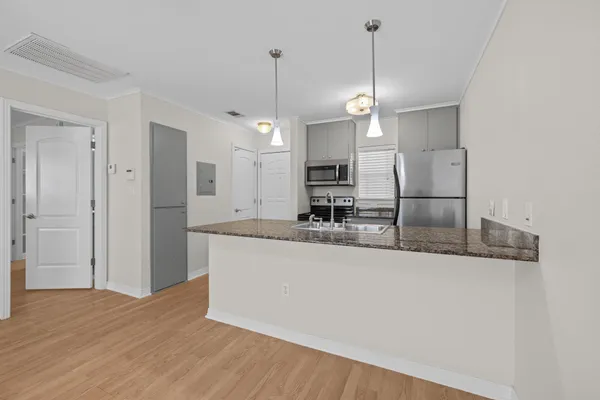 $1,450 | 1422 Collier Street, Unit 206, Austin, TX 78704