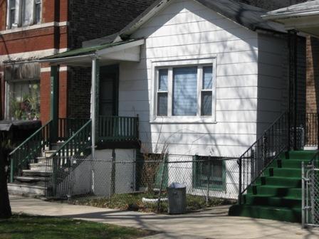 a front view of house with yard