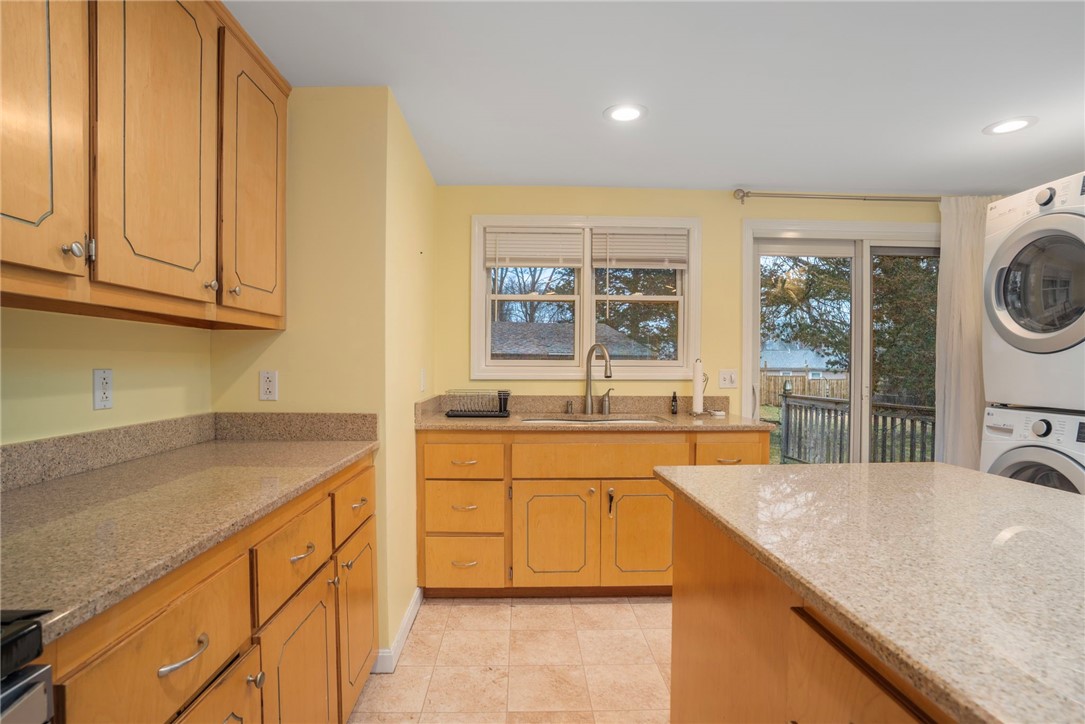 37 Ridge Road East Greenwich, RI 02818 - Photo 4 of 25 Gallery Image 4