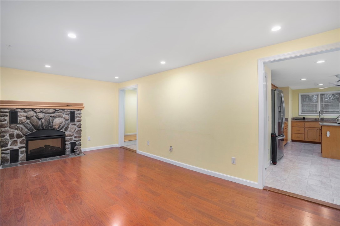 37 Ridge Road East Greenwich, RI 02818 - Photo 9 of 25 Gallery Image 9
