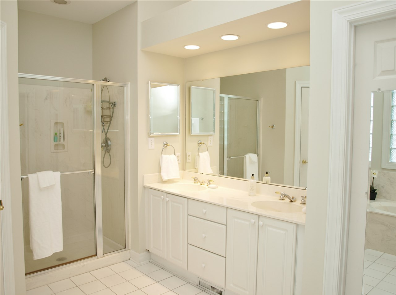 6200 Wyckhurst Court Raleigh, NC 27609 - Photo 10 of 28 Master Bath/Spa