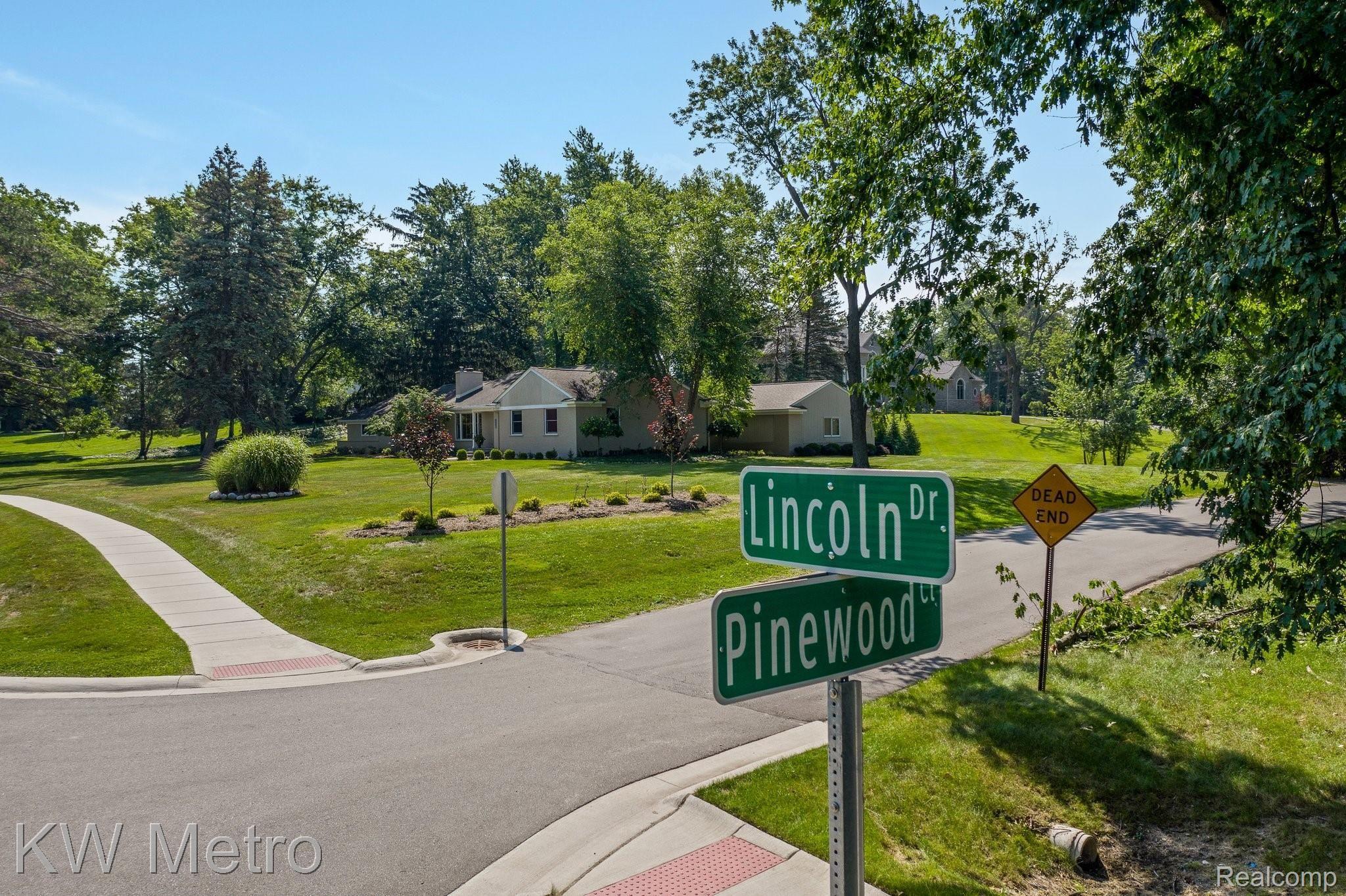 3985 Lincoln Road Bloomfield Hills, MI 48301 - Photo 15 of 46 40-web-or-mls-3985 Lincoln Road Bloomfield Township0034.jpg