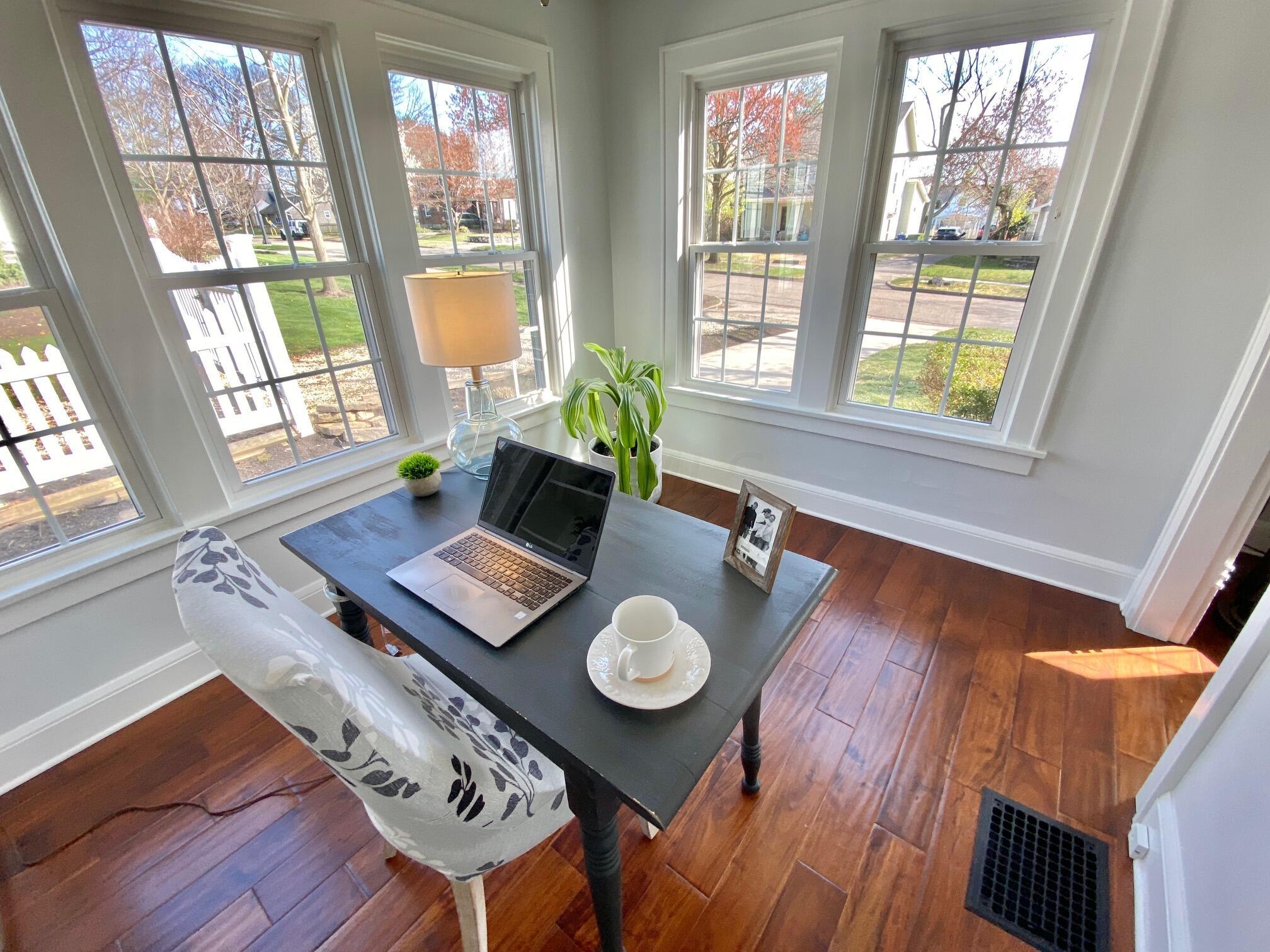254 Chatham Road Columbus, OH 43214 - Photo 7 of 61 People watch while you work...