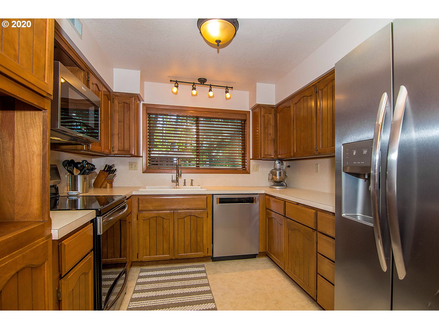 761 Upper Cleveland Rapids Road Roseburg, OR 97471 - Photo 8 of 32 Gallery Image 8