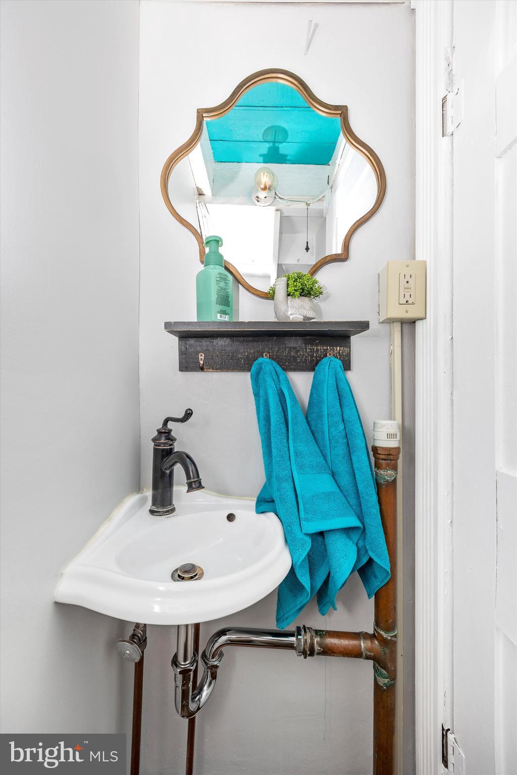 73 West Main Street New Market, MD 21774 - Photo 13 of 44 a room with table and chairs