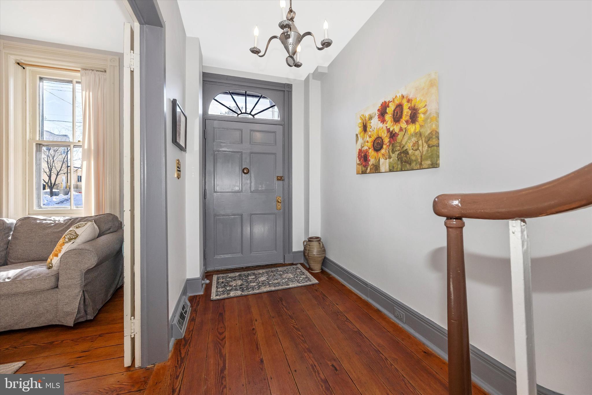 73 West Main Street New Market, MD 21774 - Photo 3 of 44 a living room with furniture and a wooden floor