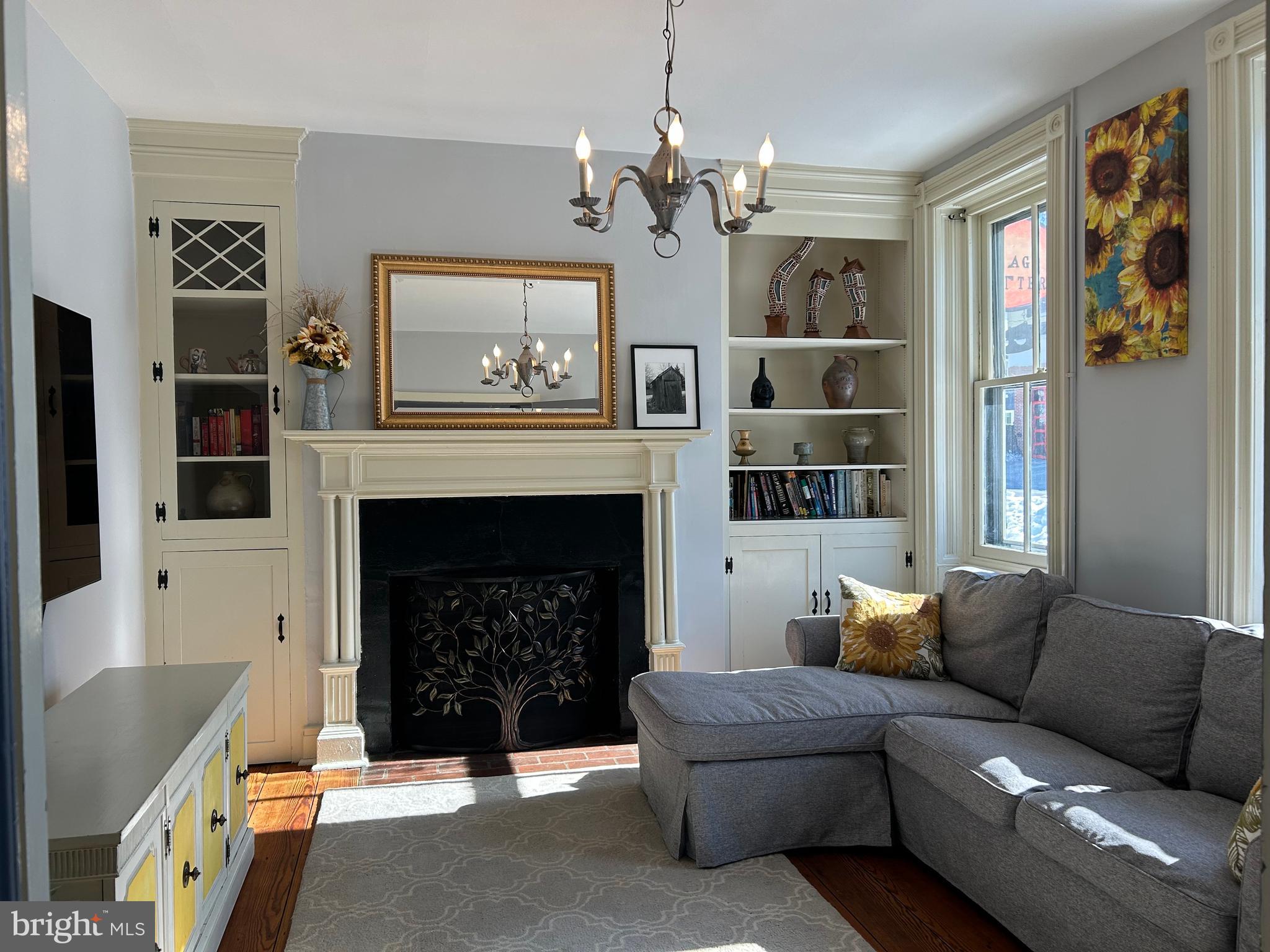 73 West Main Street New Market, MD 21774 - Photo 6 of 44 a living room with furniture and a fireplace