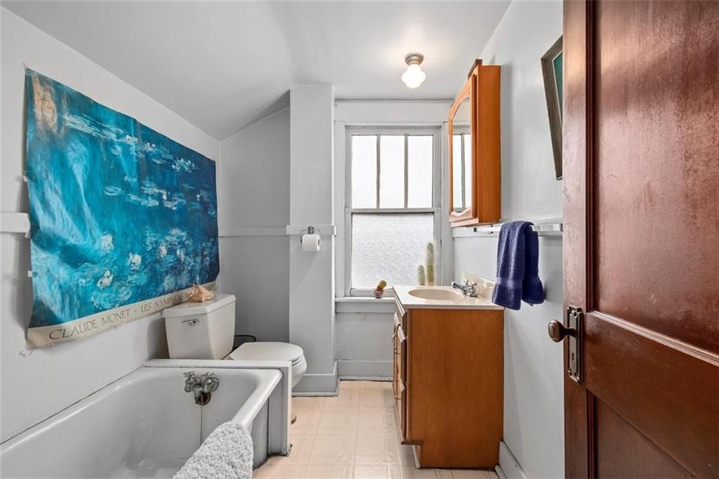 5624 Marlborough Road Pittsburgh, PA 15217 - Photo 21 of 25 a room with furniture and a window