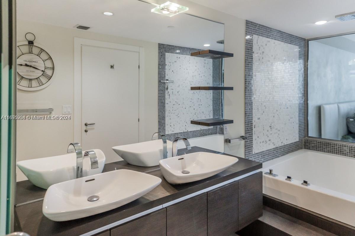 200 Biscayne Blvd Way, Unit 705 Miami, FL 33131 - Photo 13 of 23