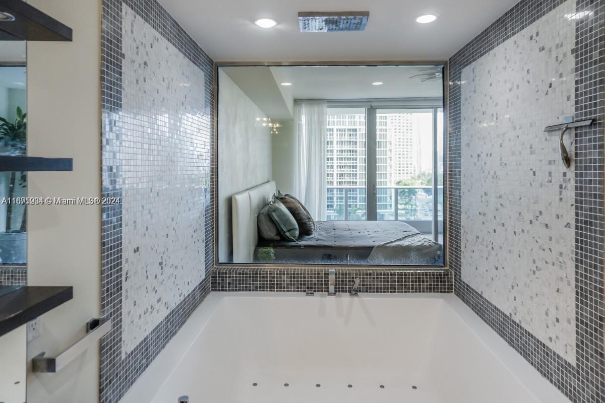 200 Biscayne Blvd Way, Unit 705 Miami, FL 33131 - Photo 15 of 23
