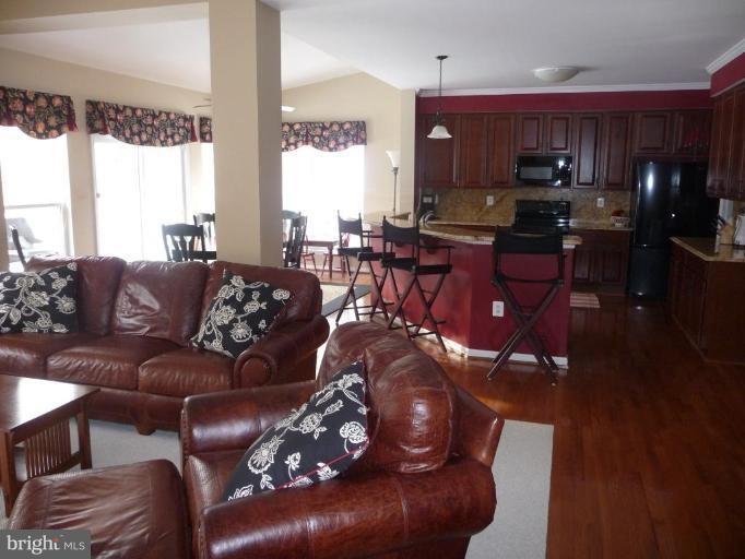 665 Parallel Road Huntingtown, MD 20639 - Photo 10 of 29 Family Room