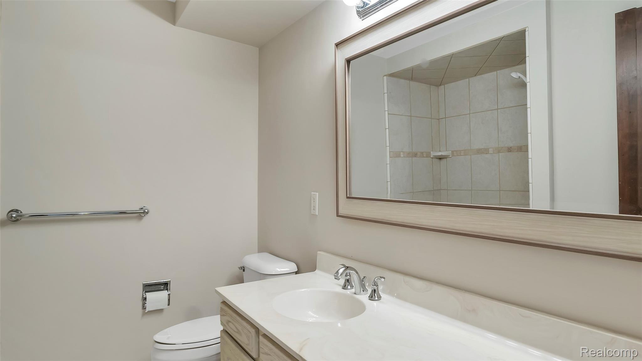 5207 Mountain Road Brighton, MI 48116 - Photo 22 of 42 Upper full bath (remodeled)