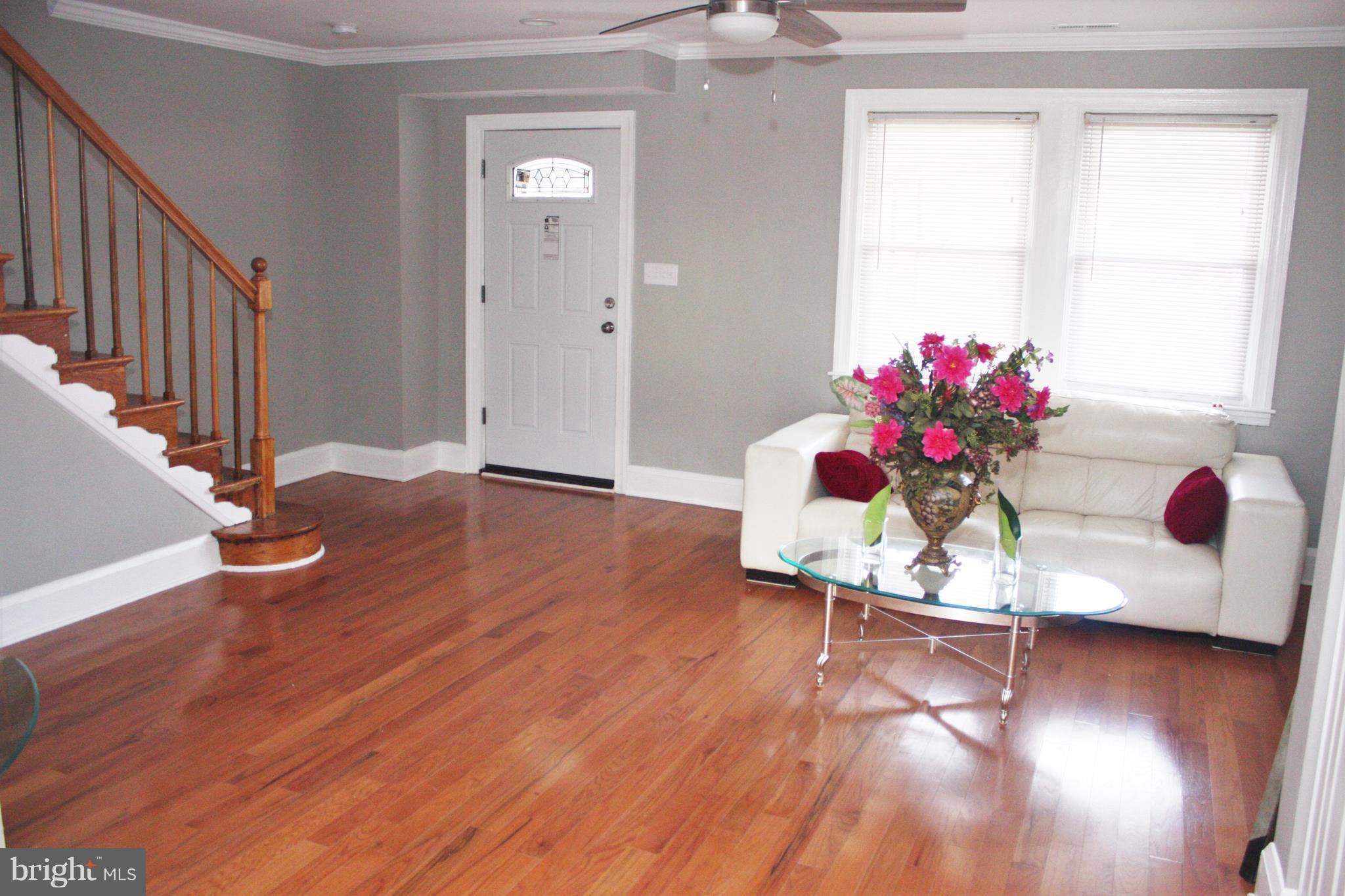 6 South Rosedale Street Baltimore, MD 21229 - Photo 2 of 29 Living Room
