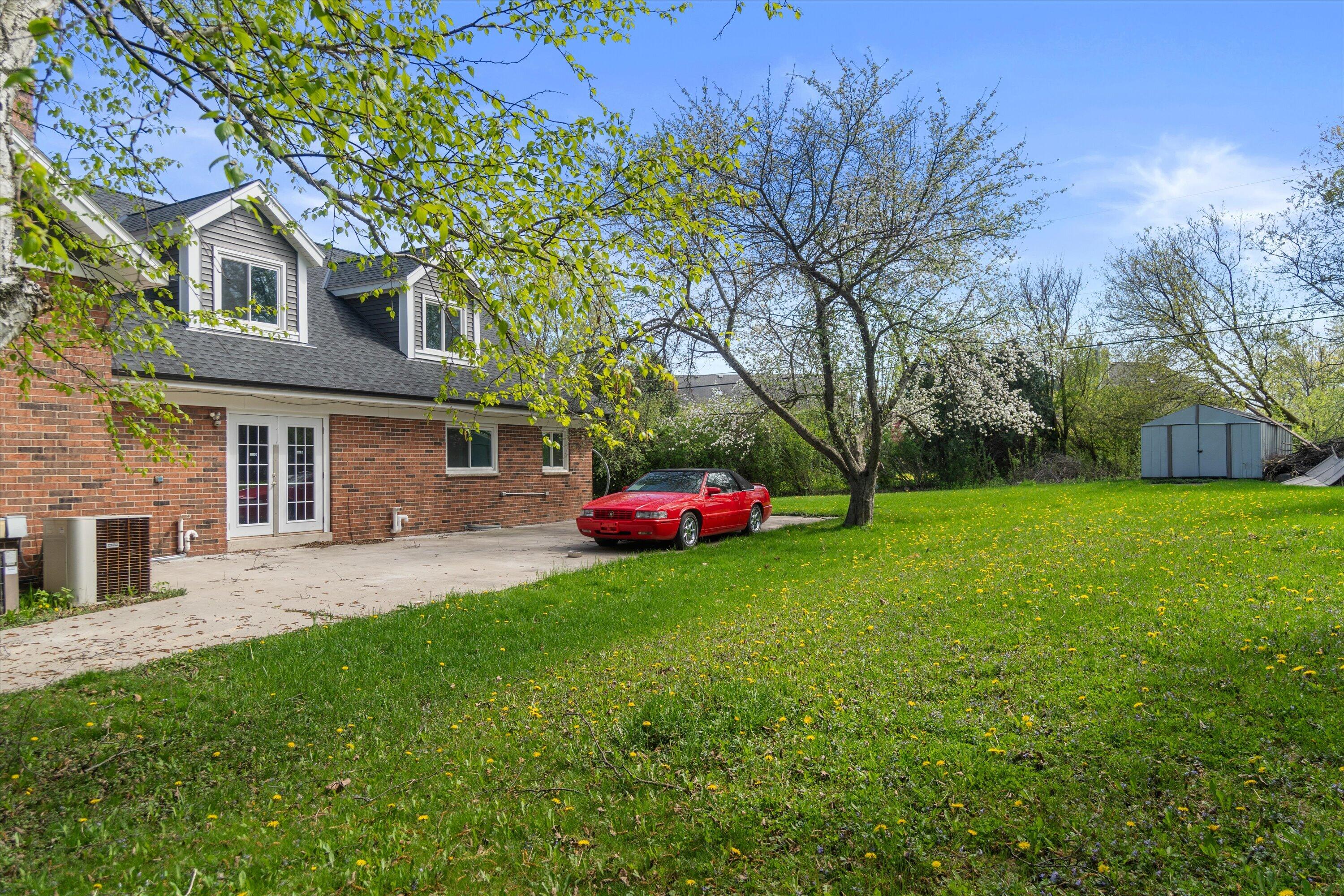 2003 South Valley Spring Drive New Berlin, WI 53151 - Photo 14 of 62 50-DSC09337