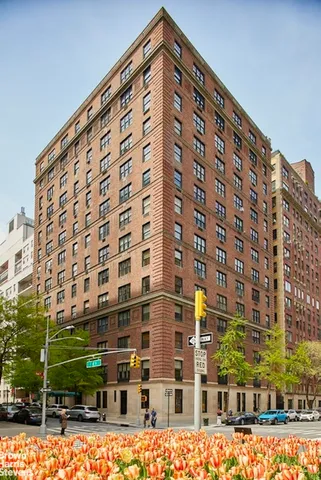$995,000 | 1060 Park Avenue, Unit PHB | Upper East Side
