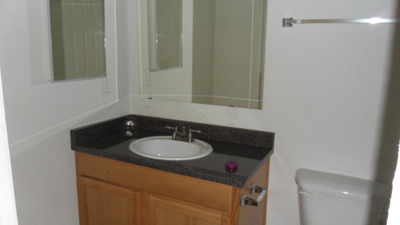 2689 West Ocotillo Road, Unit 32C Phoenix, AZ 85017 - Photo 4 of 7 bath