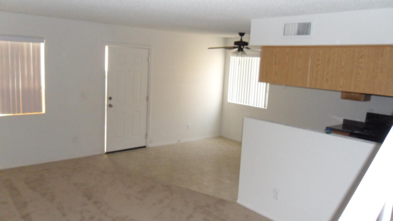 2689 West Ocotillo Road, Unit 32C Phoenix, AZ 85017 - Photo 6 of 7 living