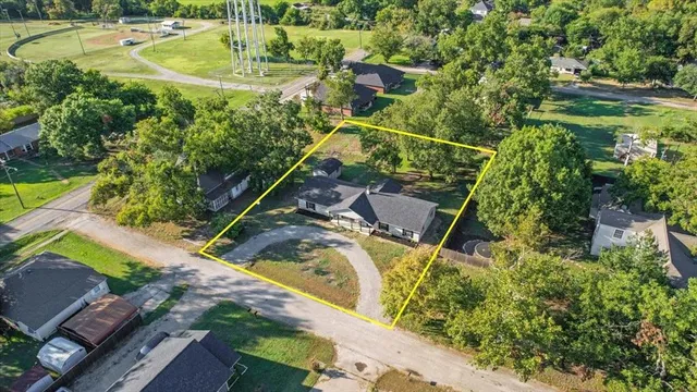 a view of a yard with chairs