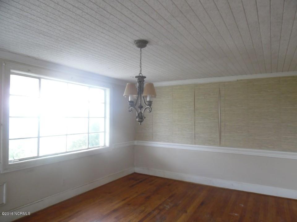 756 Bennie Albritton Road Hookerton, NC 28538 - Photo 3 of 10 21 Living ROom