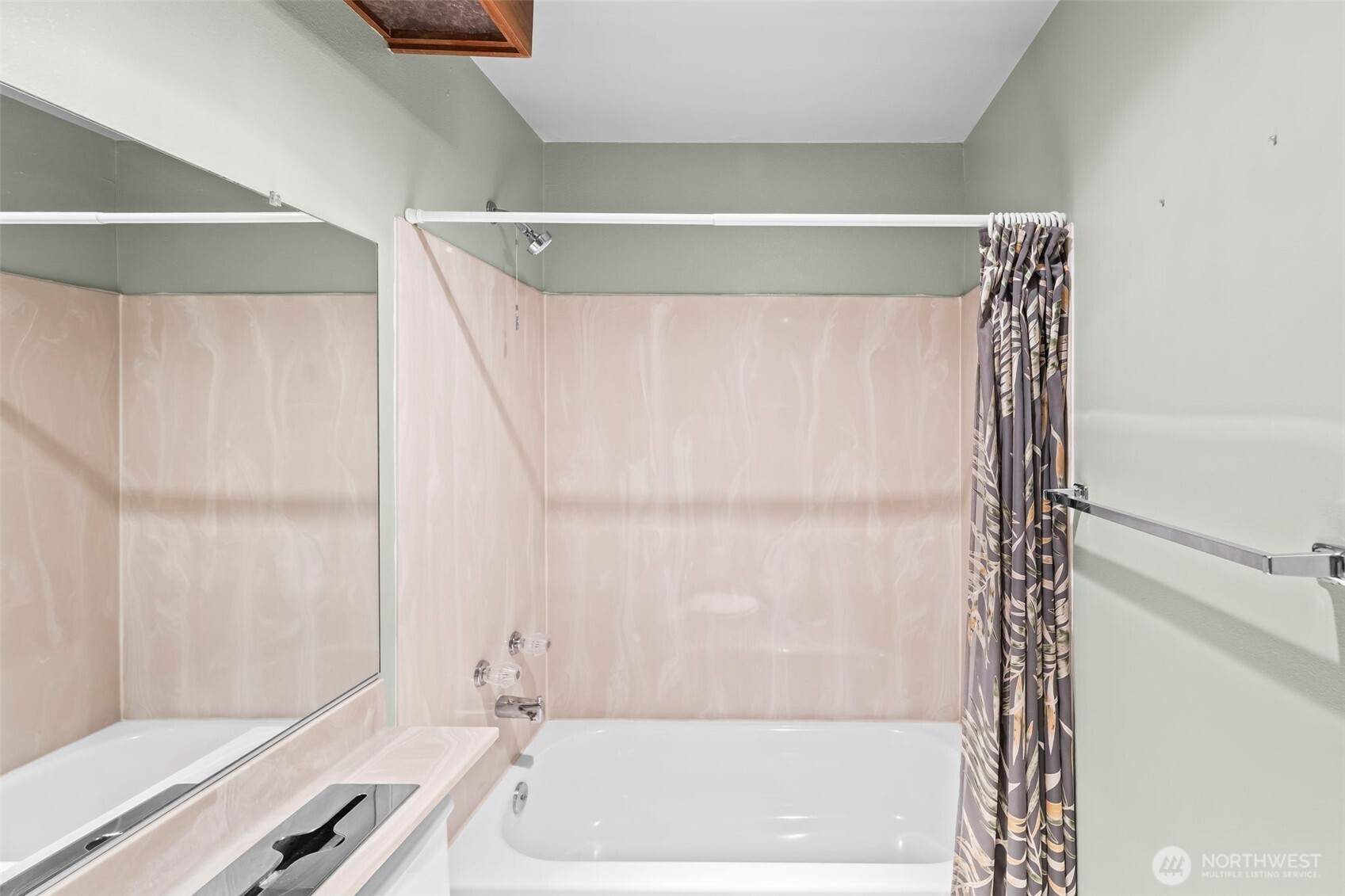 31727 47th Lane Southwest, Unit C Federal Way, WA 98023 - Photo 14 of 39 a bathroom with a bathtub and a shower