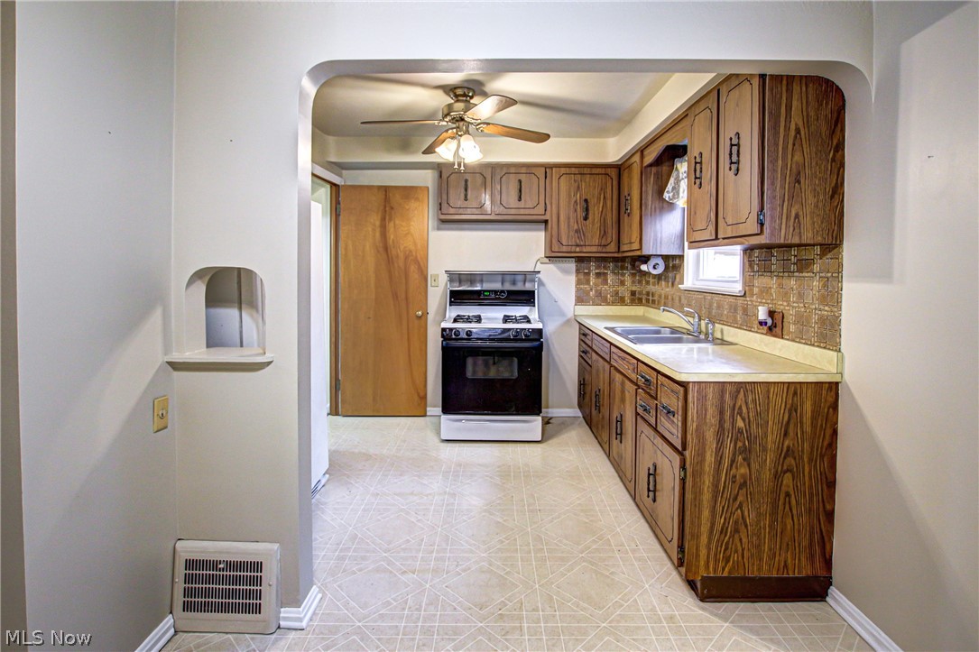 6017 Ackley Road Parma, OH 44129 - Photo 4 of 33 Gallery Image 4