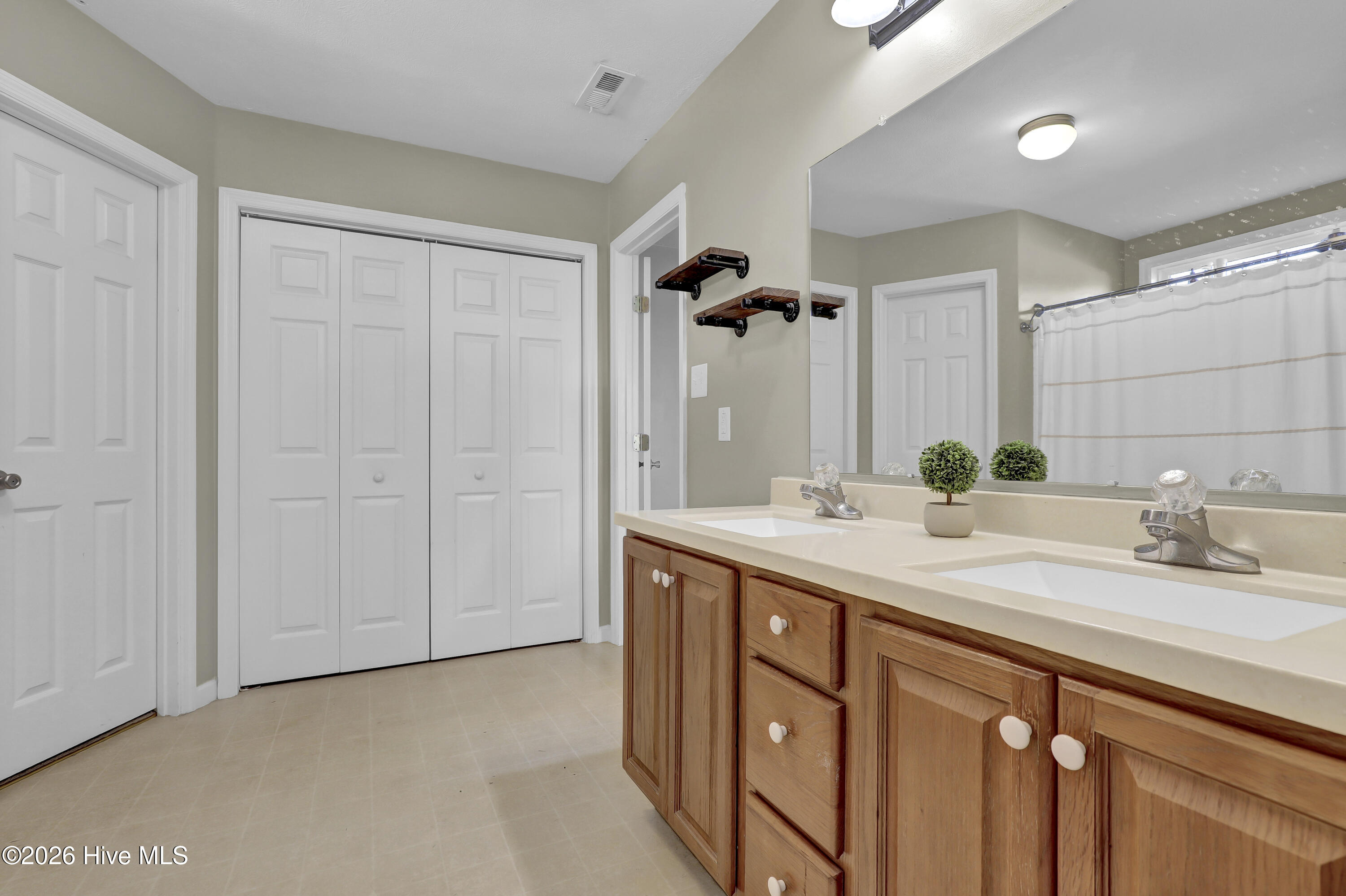 445 Spring Drive Jacksonville, NC 28540 - Photo 17 of 27 6G8A3433