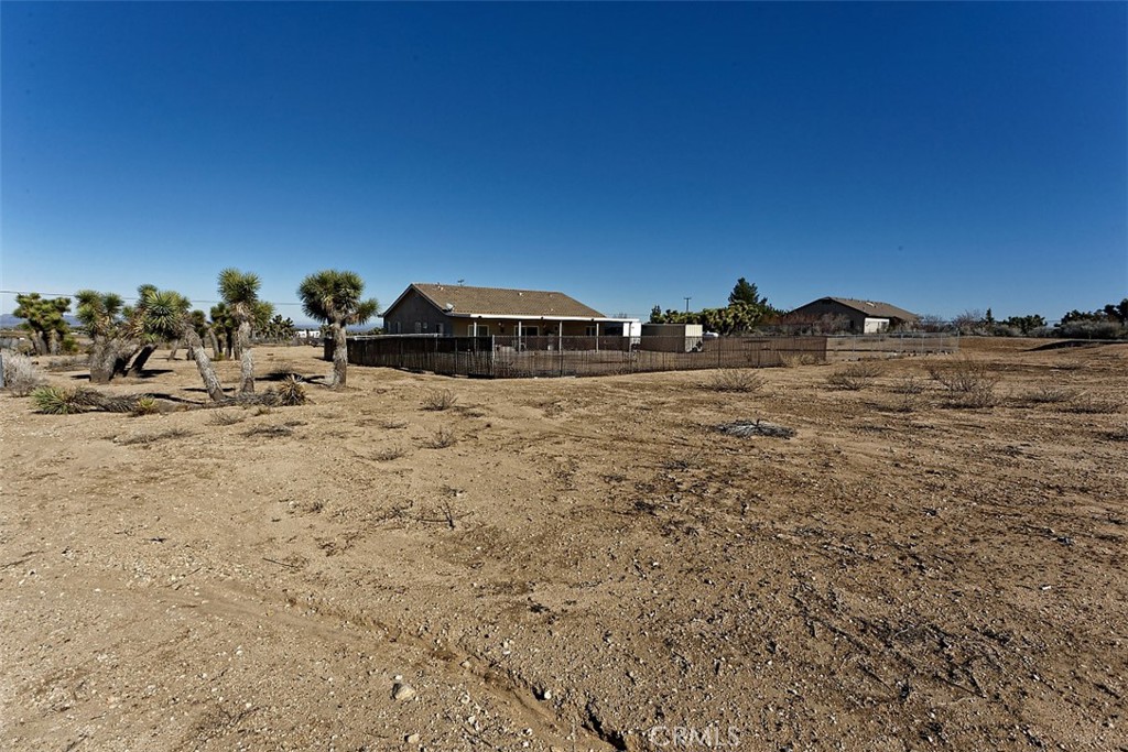 8855 Smith Road Phelan, CA 92371 - Photo 32 of 43 a view of a houses with a yard