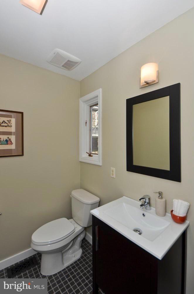 211 West George Mason Road Falls Church, VA 22046 - Photo 11 of 29 Bath