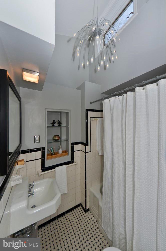 211 West George Mason Road Falls Church, VA 22046 - Photo 13 of 29 Bath