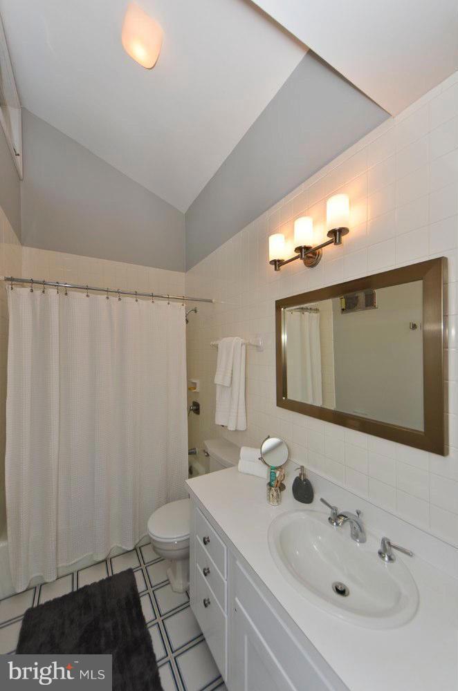 211 West George Mason Road Falls Church, VA 22046 - Photo 19 of 29 Bath