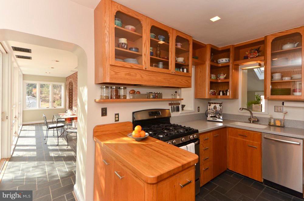 211 West George Mason Road Falls Church, VA 22046 - Photo 7 of 29 Kitchen
