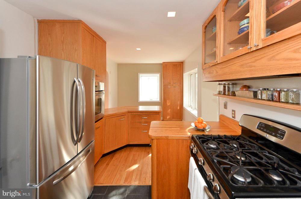 211 West George Mason Road Falls Church, VA 22046 - Photo 8 of 29 Kitchen
