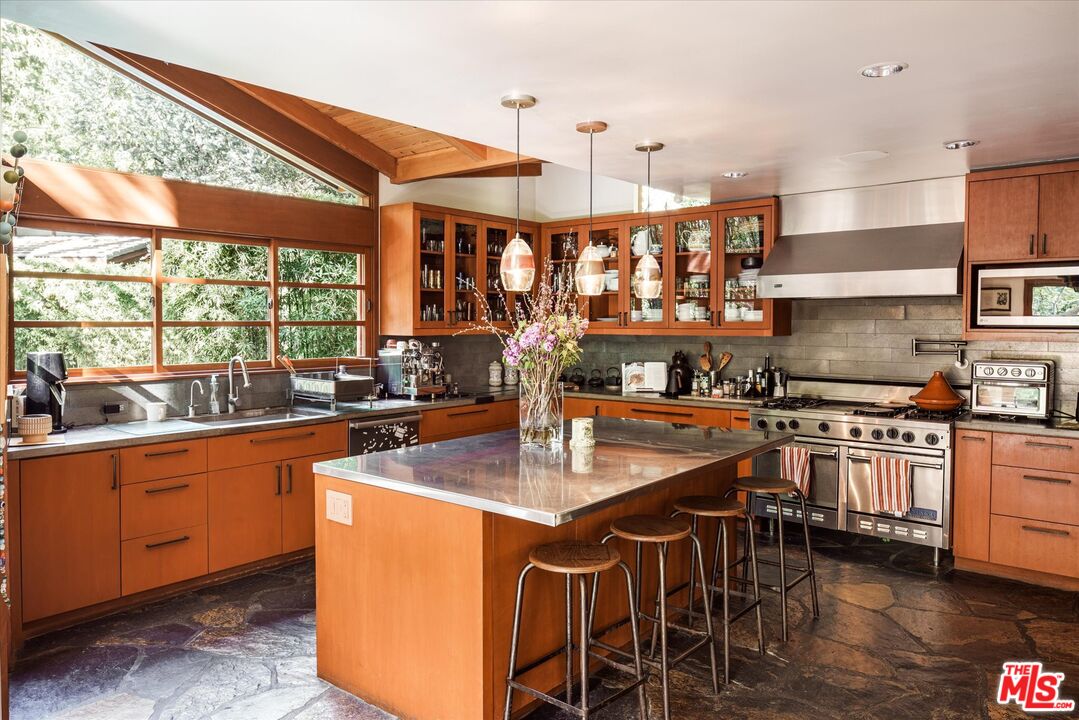 2424 Nichols Canyon Road Los Angeles, CA 90046 - Photo 14 of 57