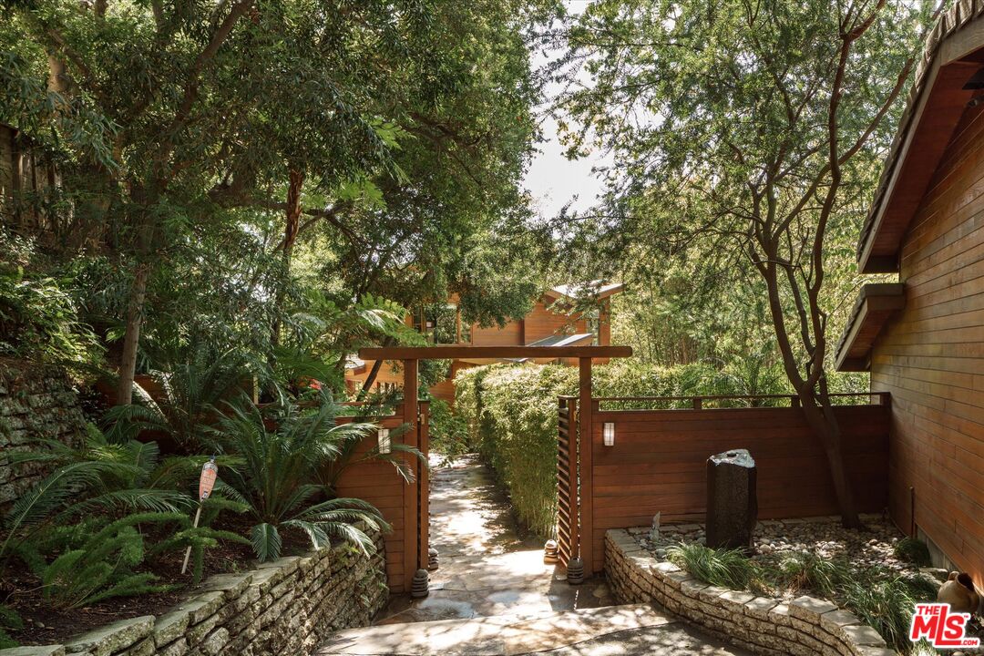 2424 Nichols Canyon Road Los Angeles, CA 90046 - Photo 2 of 57