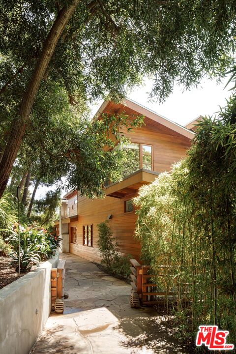 2424 Nichols Canyon Road Los Angeles, CA 90046 - Photo 3 of 57