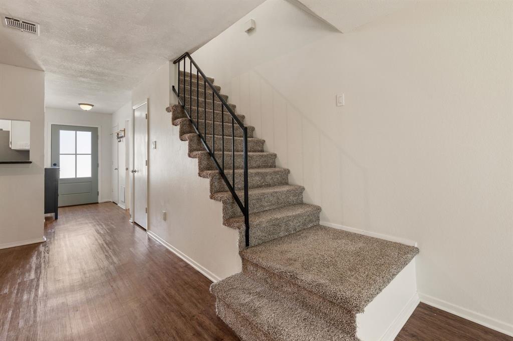 61 Abbey Road Euless, TX 76039 - Photo 13 of 19