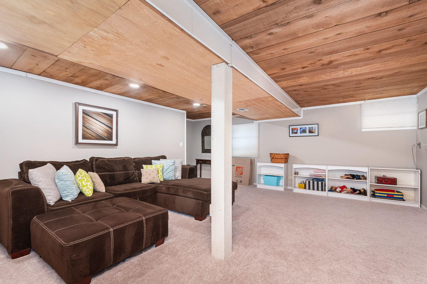 2245 Lakeside Drive Aurora, IL 60504 - Photo 16 of 32 a living room with furniture and a table