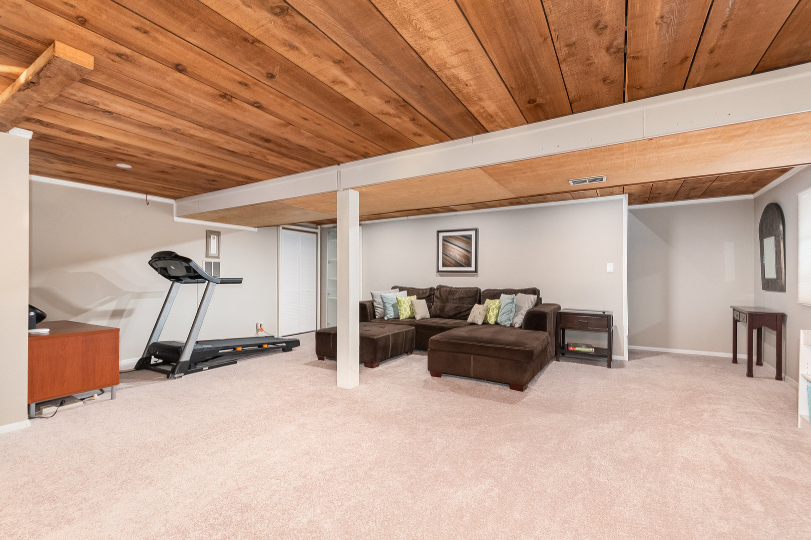 2245 Lakeside Drive Aurora, IL 60504 - Photo 18 of 32 a living room with furniture