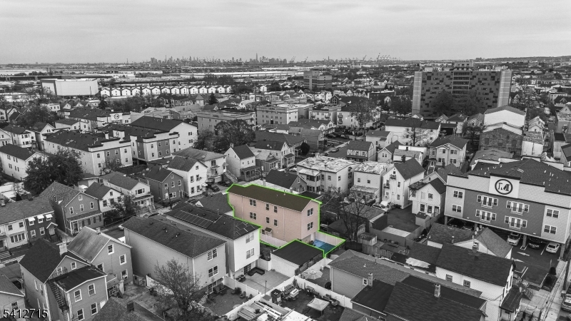 840 Martin Street Elizabeth, NJ 07201 - Photo 36 of 38 an aerial view of a city with lots of residential buildings