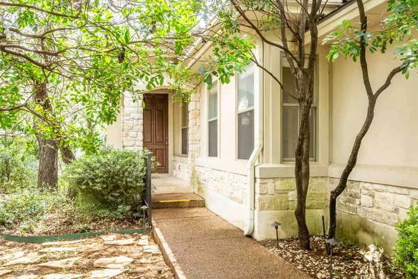 $2,750 | 5800 Courtyard Drive, Unit 2, Austin, TX 78731