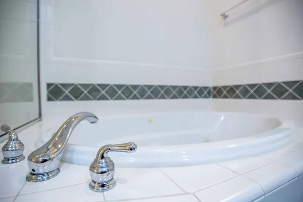 $2,750 | 5800 Courtyard Drive, Unit 2, Austin, TX 78731